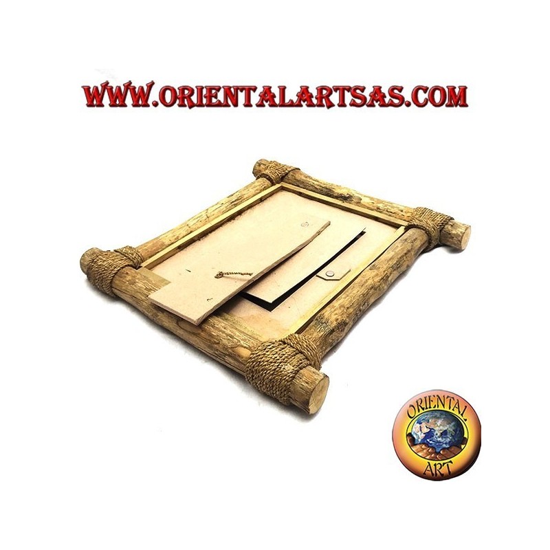 Vertical photo frame in coffee wood and decorations in bark and natural elements of 28 x 28 cm