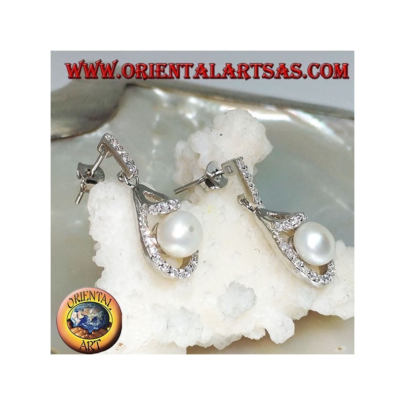 Pendientes largos de plata con perlas blancas de agua dulce rodeadas de circonitas