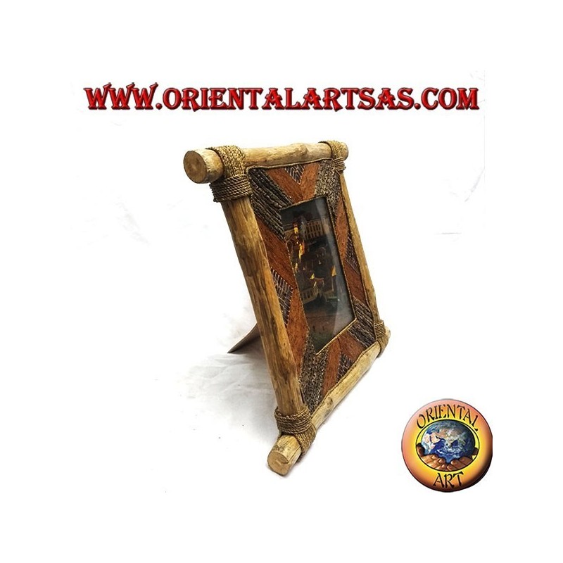 Vertical photo frame in coffee wood and decorations in bark and natural elements 35 x 33 cm