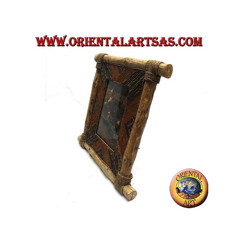 Vertical photo frame in coffee wood and decorations in bark and natural elements 35 x 33 cm