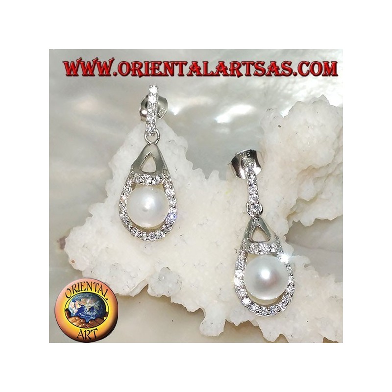 Boucles d'oreilles en argent avec perle d'eau douce blanche entourée de zircone cubique