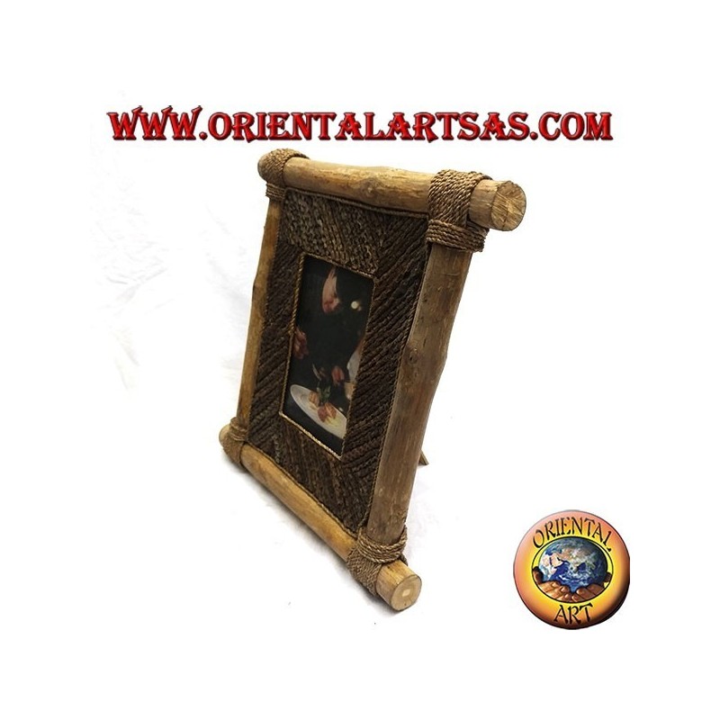 Vertical photo frame in coffee wood and decorations in bark sticks of 29 x 28 cm
