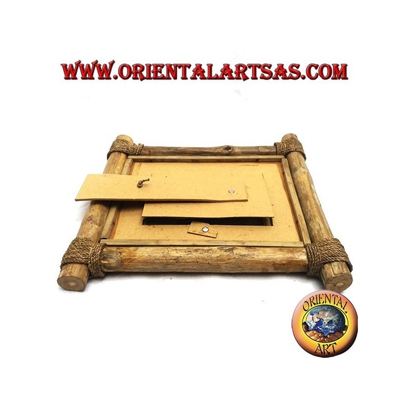 Marco de fotos vertical en madera de café y decoraciones en palitos de corteza de 29 x 28 cm.