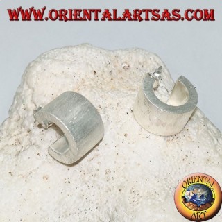 Breite quadratische Silberohrringe mit Satin-Finish und 15 mm Schmetterlingsverschluss