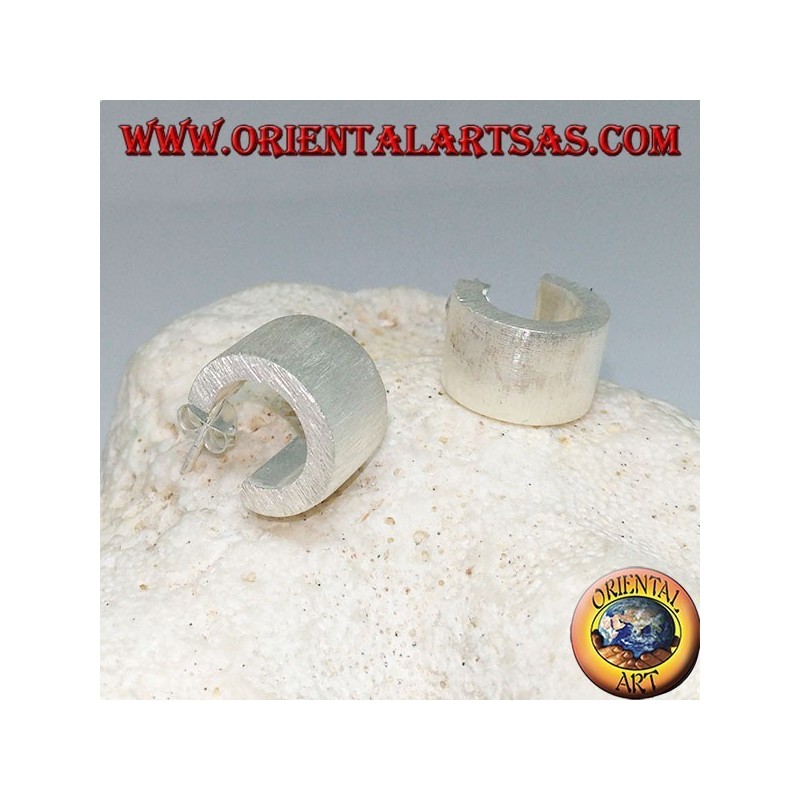 Breite quadratische Silberohrringe mit Satin-Finish und 15 mm Schmetterlingsverschluss