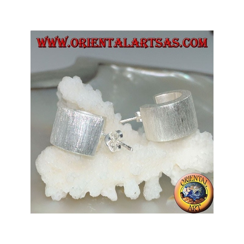 Breite quadratische Silberohrringe mit Satin-Finish und 15 mm Schmetterlingsverschluss