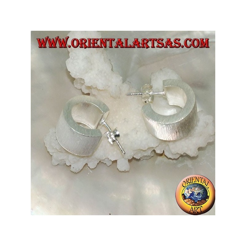 Breite quadratische Silberohrringe mit Satin-Finish und 15 mm Schmetterlingsverschluss