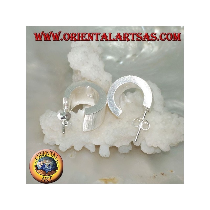 Boucles d'oreilles larges en argent carré avec finition satinée et fermoir papillon 15 mm