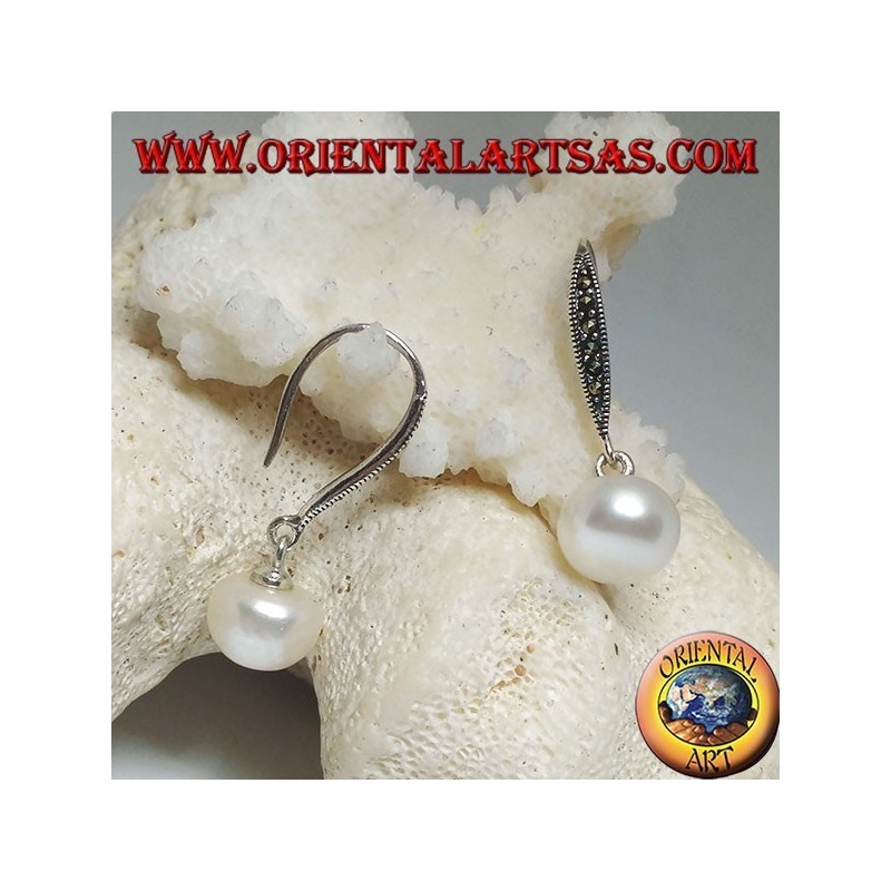 Boucles d'oreilles en argent avec perle d'eau douce blanche et crochet en marcassite