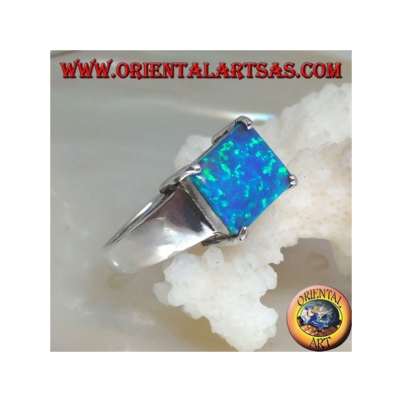 Bague en argent avec opale bleue rectangulaire horizontale sertie de quatre