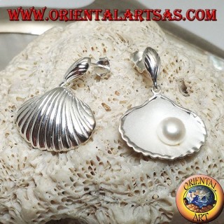 Orecchini in argento pendenti con conchiglia madre satinata all'interno e perla d'acqua dolce 
