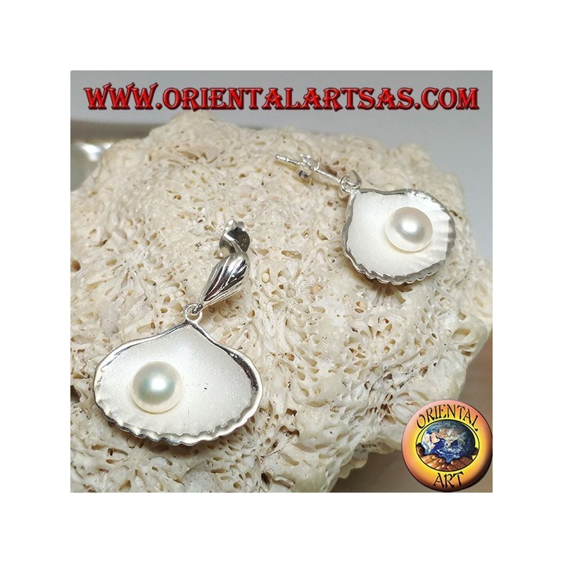 Orecchini in argento pendenti con conchiglia madre satinata all'interno e perla d'acqua dolce