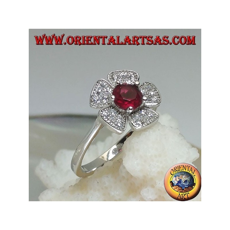 Bague en argent en forme de fleur de fraise des bois avec un ensemble de corolle grenat et des pétales de zircon