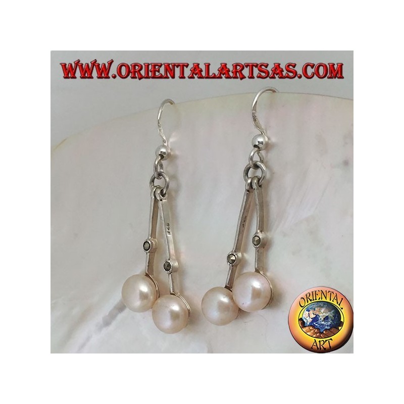 Boucles d'oreilles en argent avec tige suspendue avec une marcassite centrale et une dernière perle d'eau douce rose