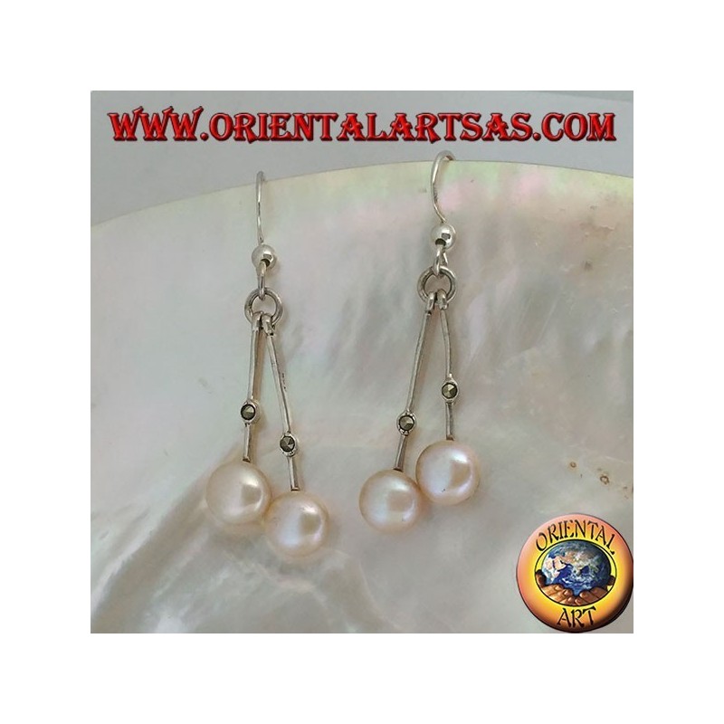 Silver earrings with hanging rod with a central marcasite and final pink freshwater pearl