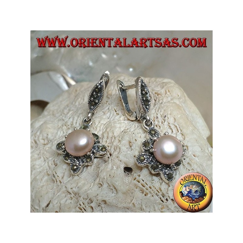 Boucles d'oreilles en argent avec perle d'eau douce serties sur un losange carré en marcassite