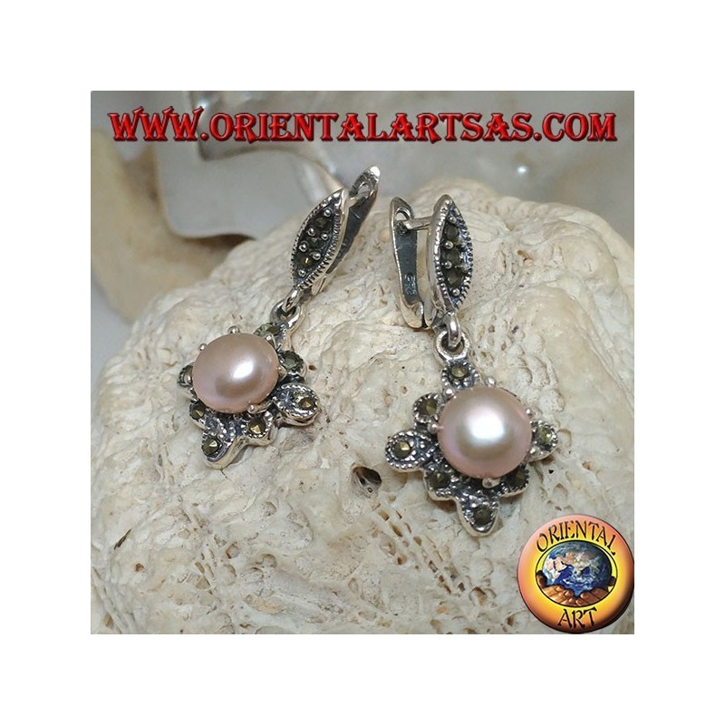 Boucles d'oreilles en argent avec perle d'eau douce serties sur un losange carré en marcassite