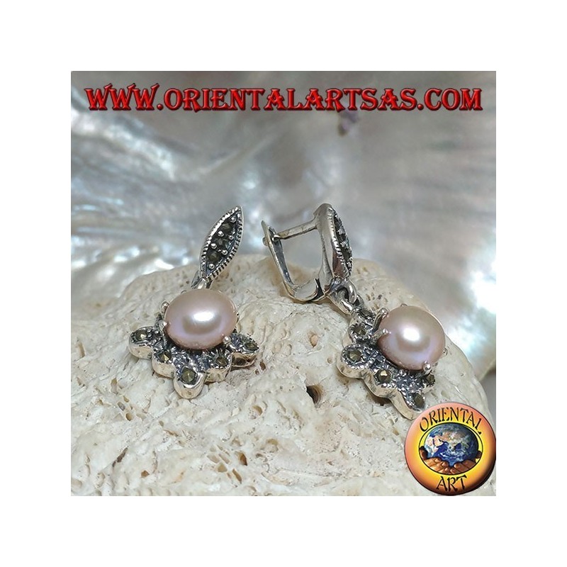 Boucles d'oreilles en argent avec perle d'eau douce serties sur un losange carré en marcassite