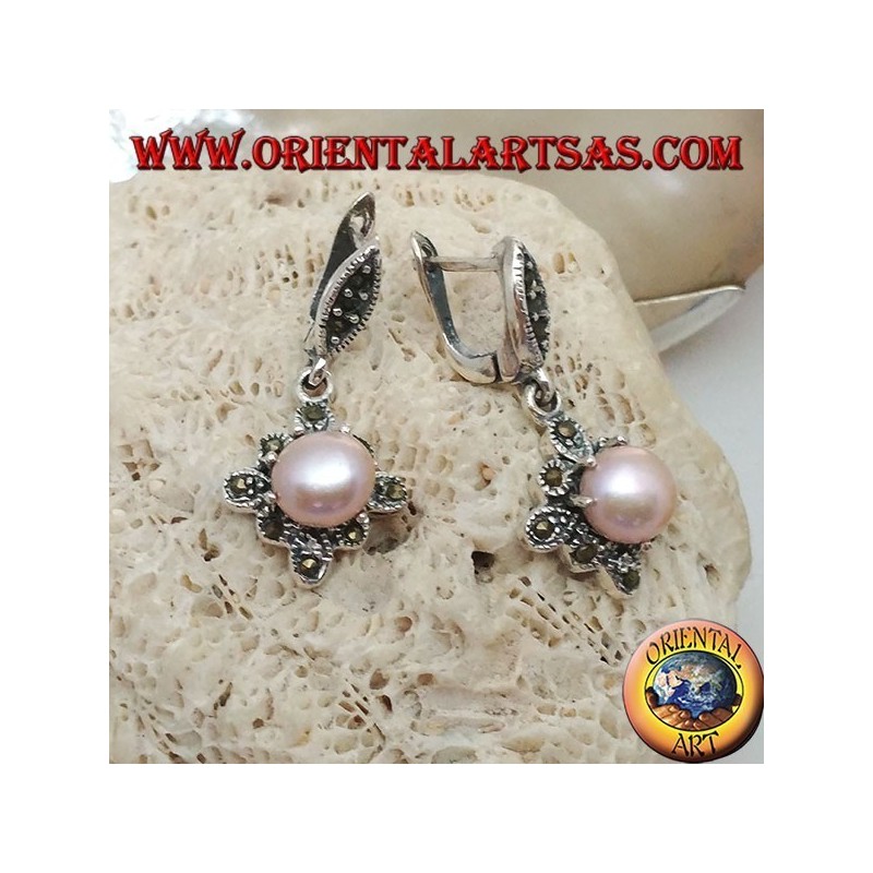 Boucles d'oreilles en argent avec perle d'eau douce serties sur un losange carré en marcassite