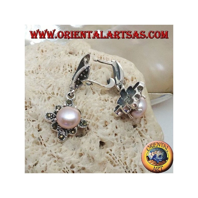 Boucles d'oreilles en argent avec perle d'eau douce serties sur un losange carré en marcassite
