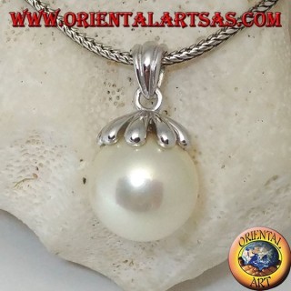 Silver pendant with giant freshwater pearl and leaf cap