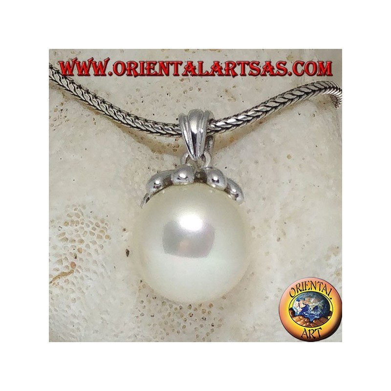 Silver pendant with giant freshwater pearl and leaf cap