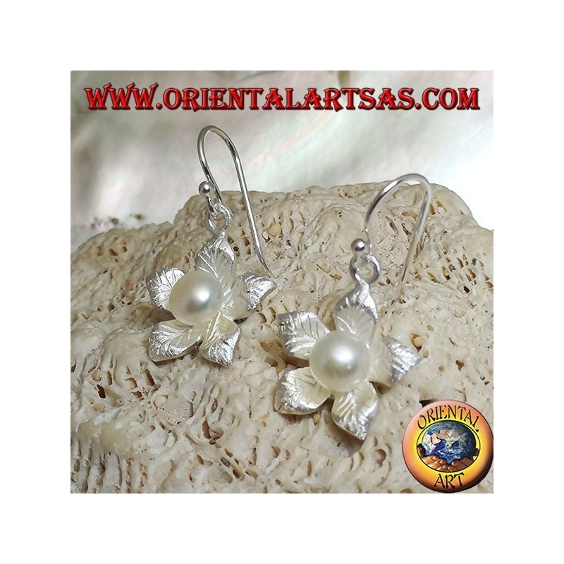 Boucles d'oreilles en argent avec feuille en forme de pendentif étoile en satin et perle d'eau blanche