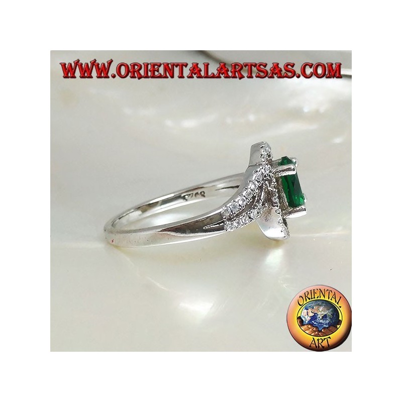Anello in argento con smeraldo sintetico e zirconi su montatura concentrica