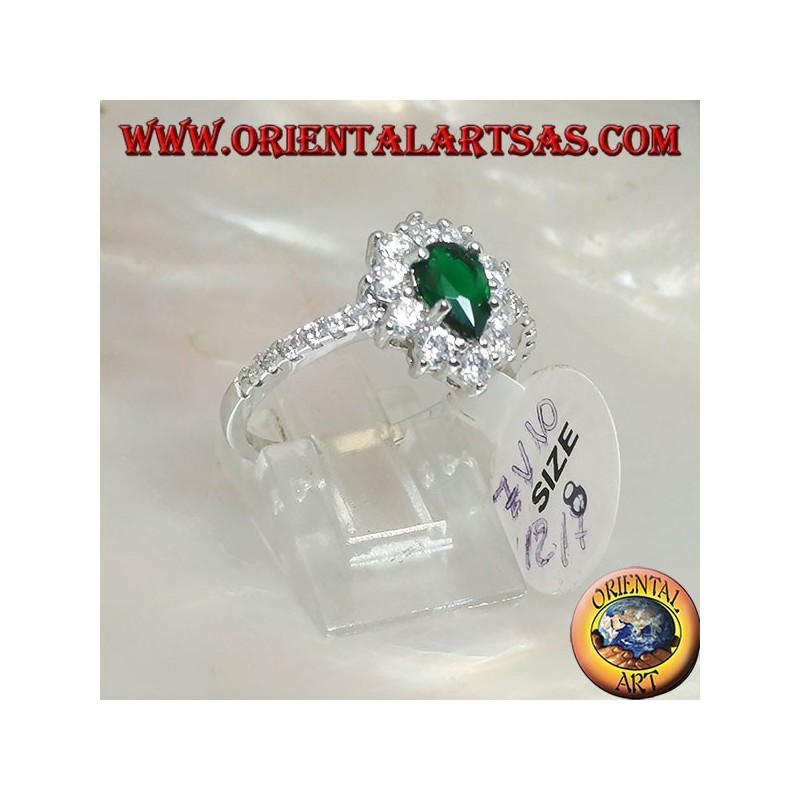 Anello in argento con smeraldo sintetico a goccia incastonato contornato da zirconi 