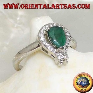 Anello in argento con smeraldo naturale a goccia incastonato contornato da zirconi e montatura a punta