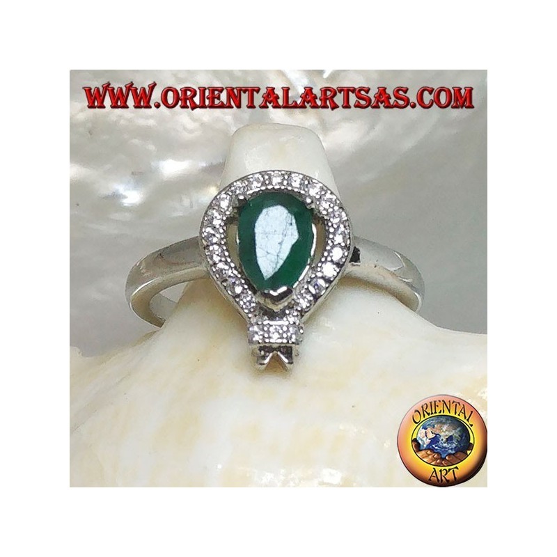 Anello in argento con smeraldo naturale a goccia incastonato contornato da zirconi e montatura a punta