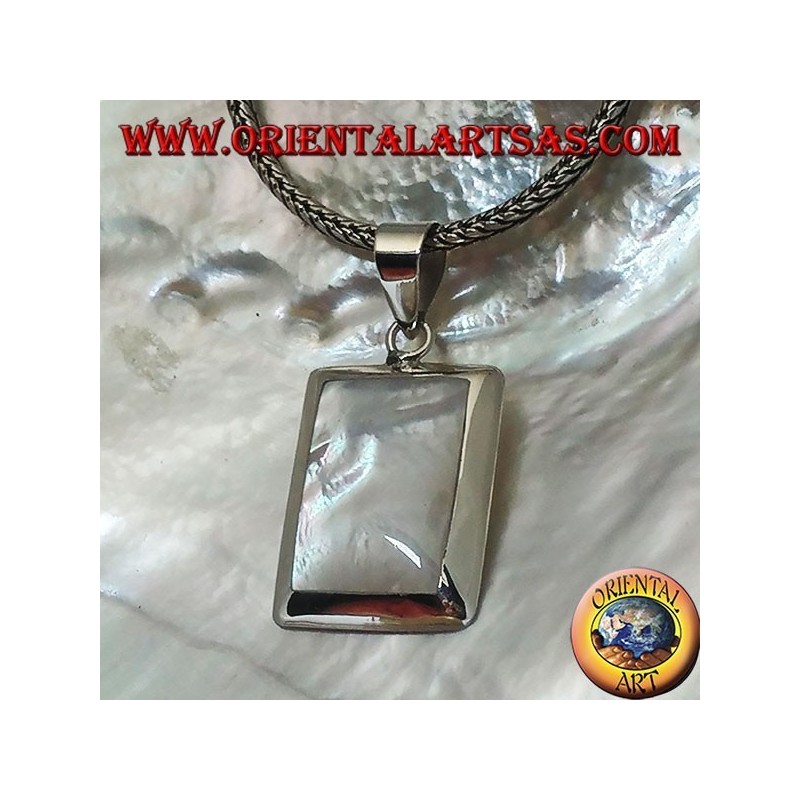 Silver pendant with rectangular mother of pearl on a smooth and essential setting
