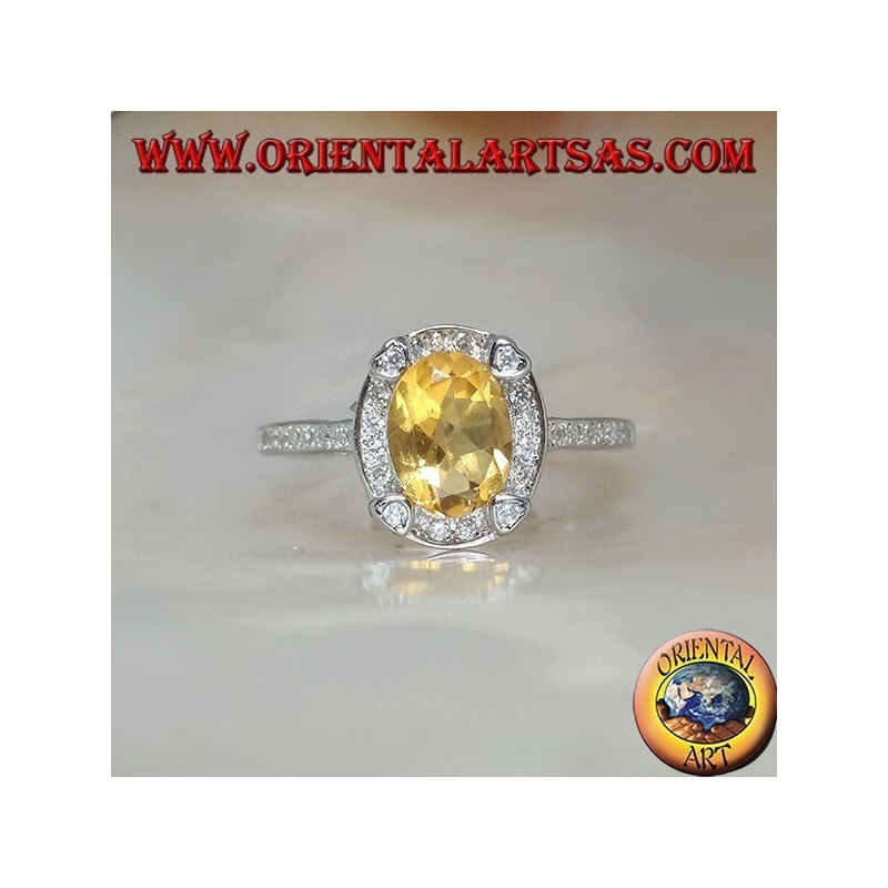 Anello in argento con topazio giallo naturale ovale contornato da zirconi e con quattro zirconi in rilievo