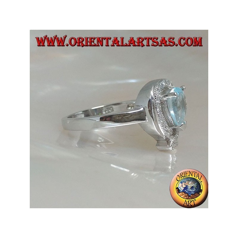 Silberring mit natürlichem blauen Topas, umgeben von Zirkonen (Kreuzung an der Spitze)