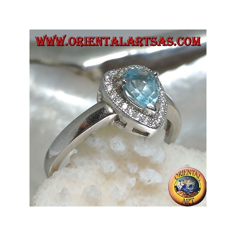 Anello in argento con topazio azzurro naturale a goccia incastonato contornato da zirconi 