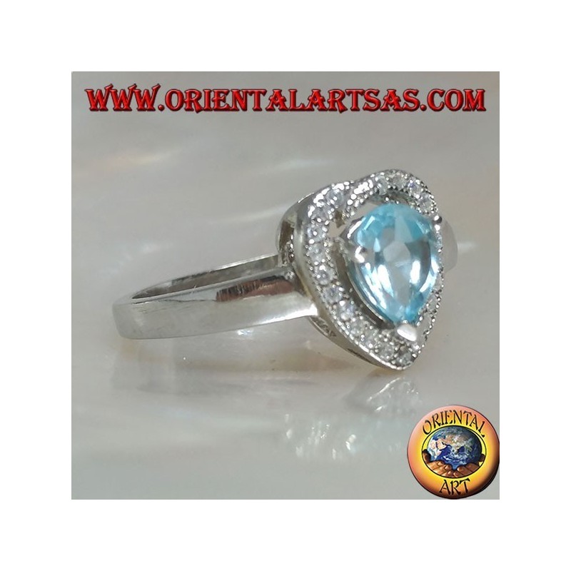 Anello in argento con topazio azzurro naturale a goccia incastonato contornato da zirconi 