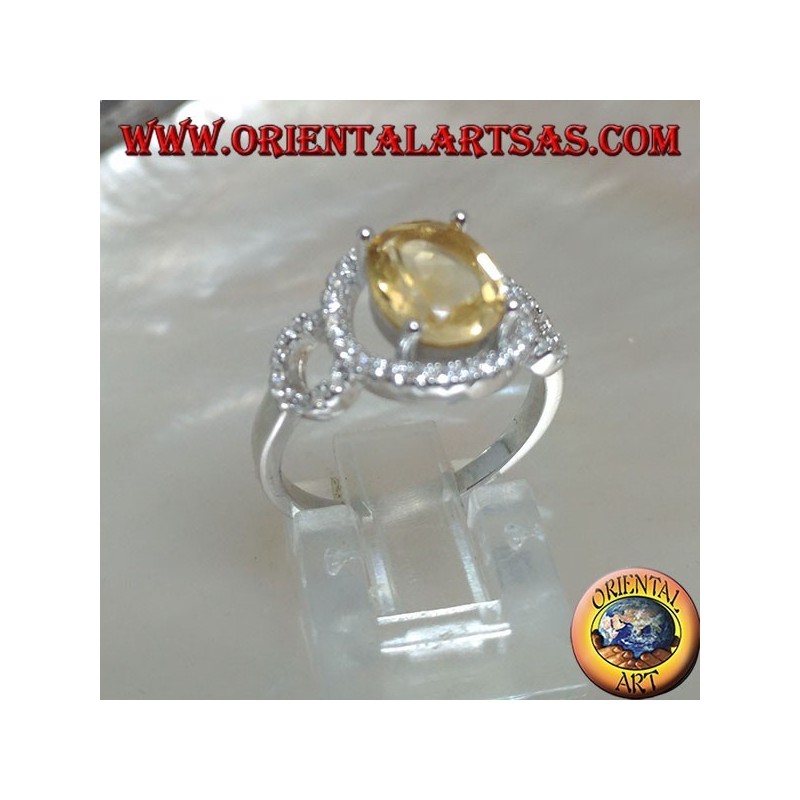 Bague en argent avec topaze jaune naturelle ovale sertie sur un sertissage zircone à trois cercles
