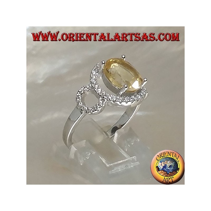 Bague en argent avec topaze jaune naturelle ovale sertie sur un sertissage zircone à trois cercles