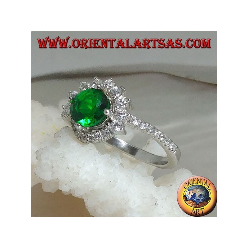 Bague en argent avec émeraude synthétique ronde sertie de petits et grands zircons