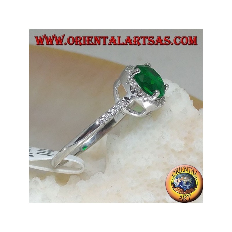 Bague en argent avec émeraude synthétique ronde sertie de zircons