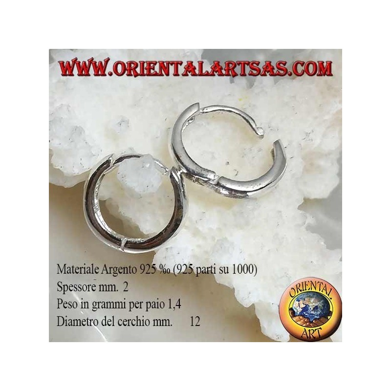 Einfacher silberner Creolenohrring und 2 x 12 mm Druckknopfverschluss