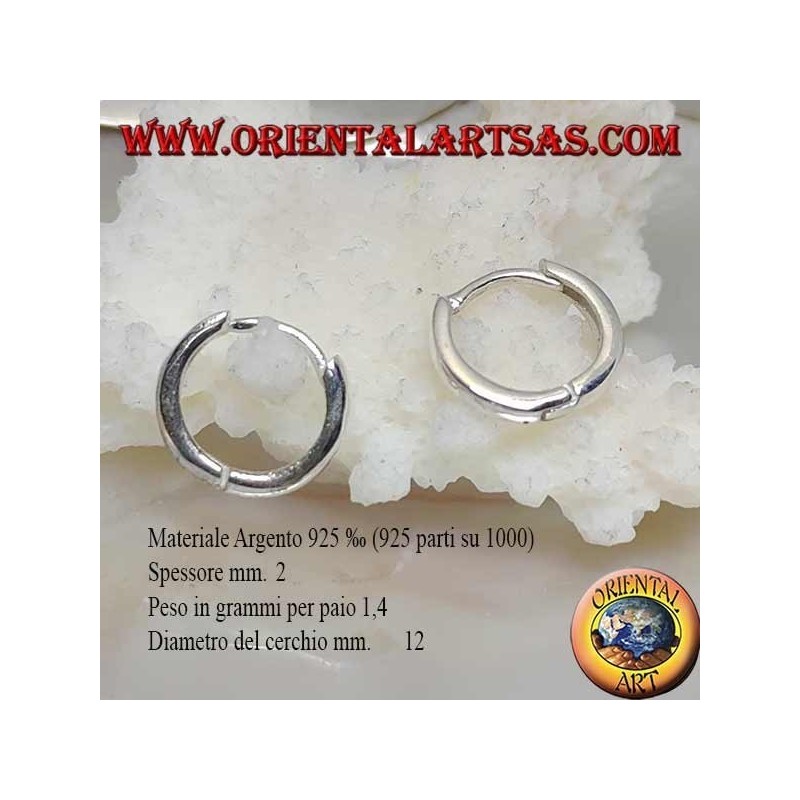 Orecchino in argento a cerchio semplice e chiusura a scatto da 2 x 12 mm