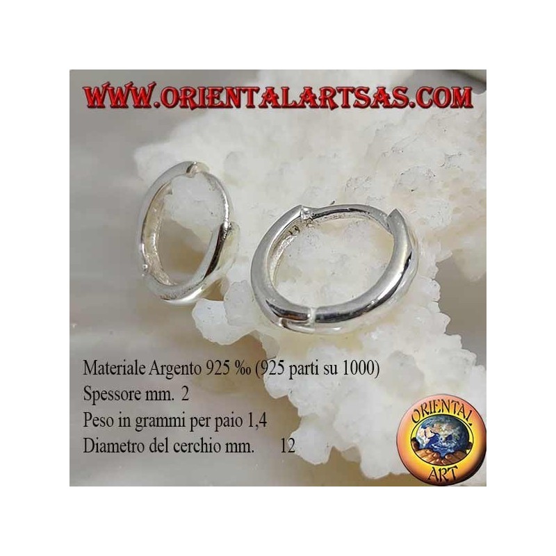 Einfacher silberner Creolenohrring und 2 x 12 mm Druckknopfverschluss