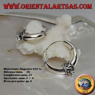 Boucles d'oreilles créoles en argent lisse avec décoration serpentine centrale et boules de 30 mm