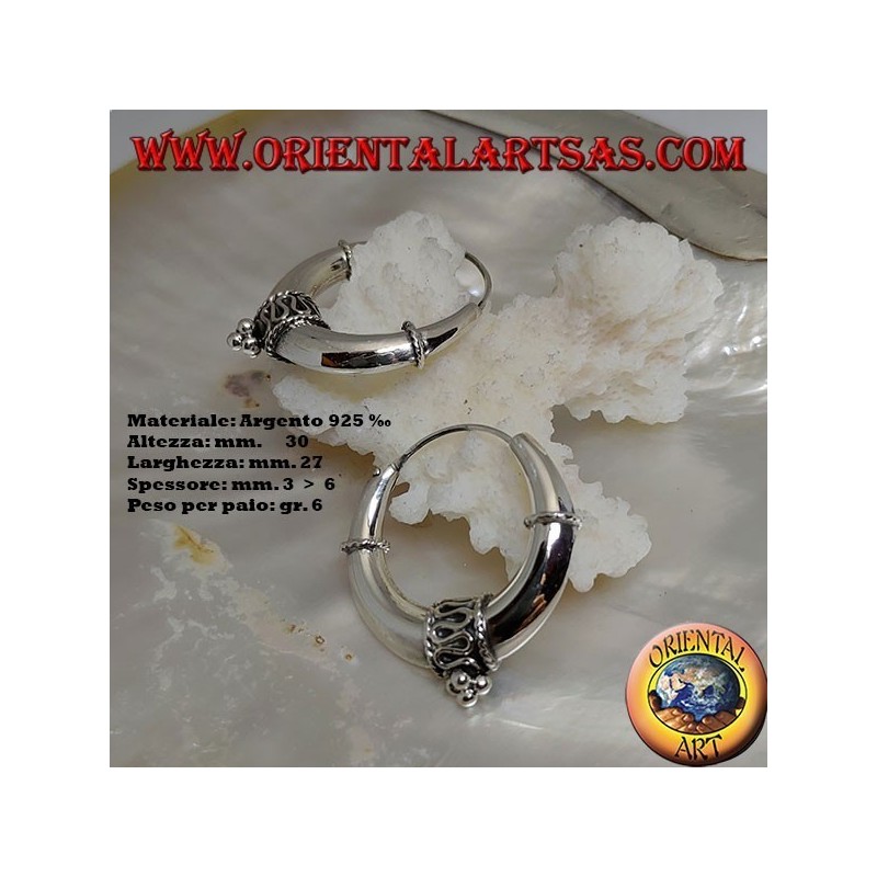 Orecchini in argento a cerchio liscio con decorazione centrale a serpentina e palline da 30 mm