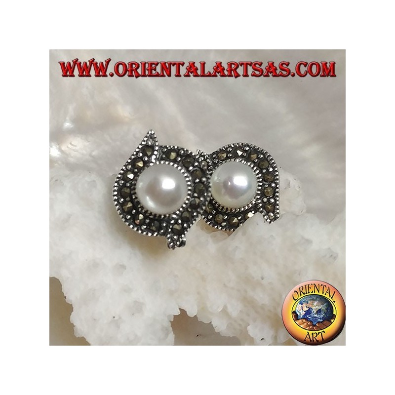 Boucles d'oreilles à fermoir à levier en argent avec perle d'eau douce entourée d'une ligne de marcassite