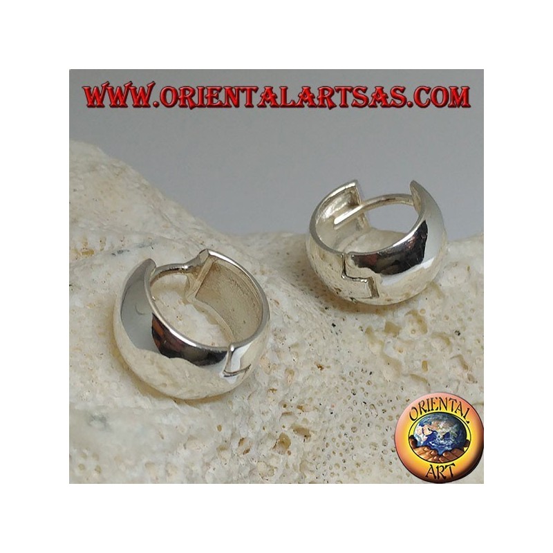 Boucle d'oreille ronde simple en argent et fermeture à pression 8 x 14 mm