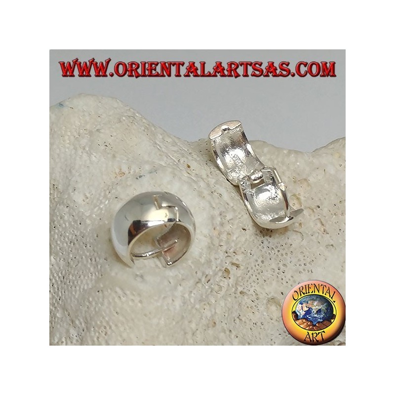 Boucle d'oreille ronde simple en argent et fermeture à pression 8 x 14 mm