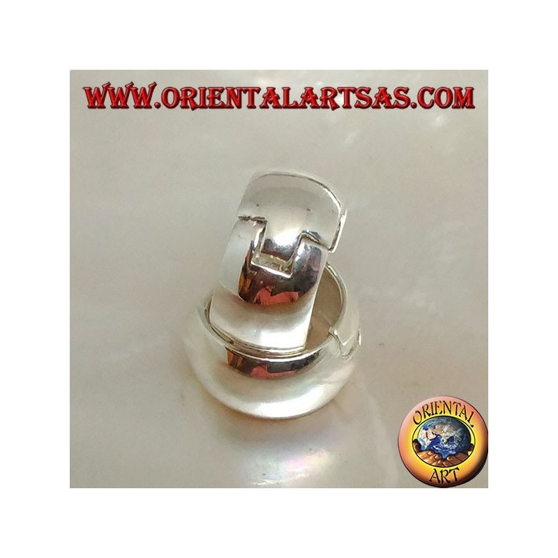 Boucle d'oreille ronde simple en argent et fermeture à pression 8 x 14 mm