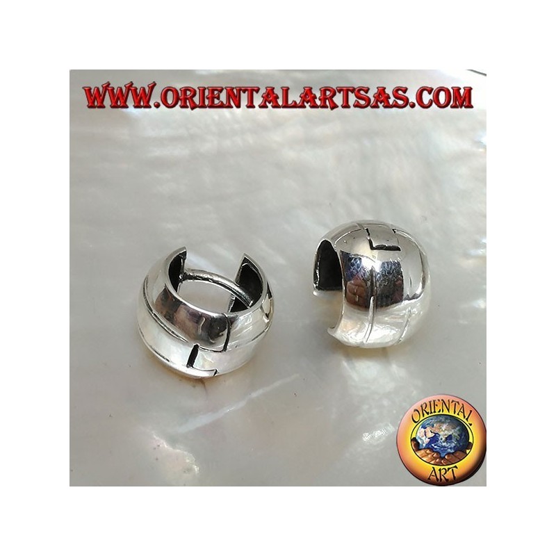 Boucle d'oreille ronde simple en argent avec deux lignes et fermeture à pression 10 x 14 mm